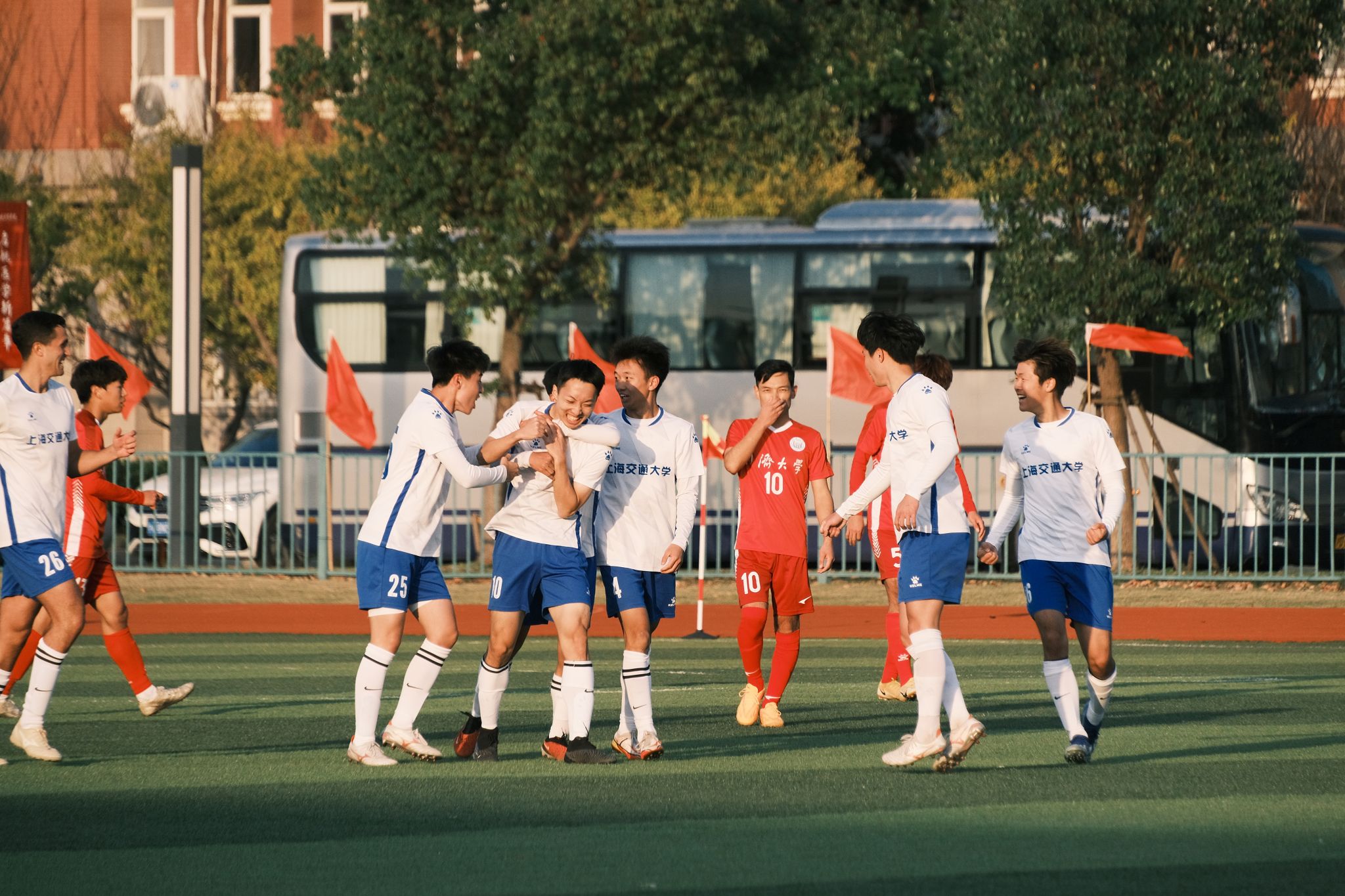 重点高校足球联盟赛精彩纷呈,青春激情燃烧的简单介绍 重点高校足球联盟赛精彩纷呈,青春激情燃烧的简单介绍