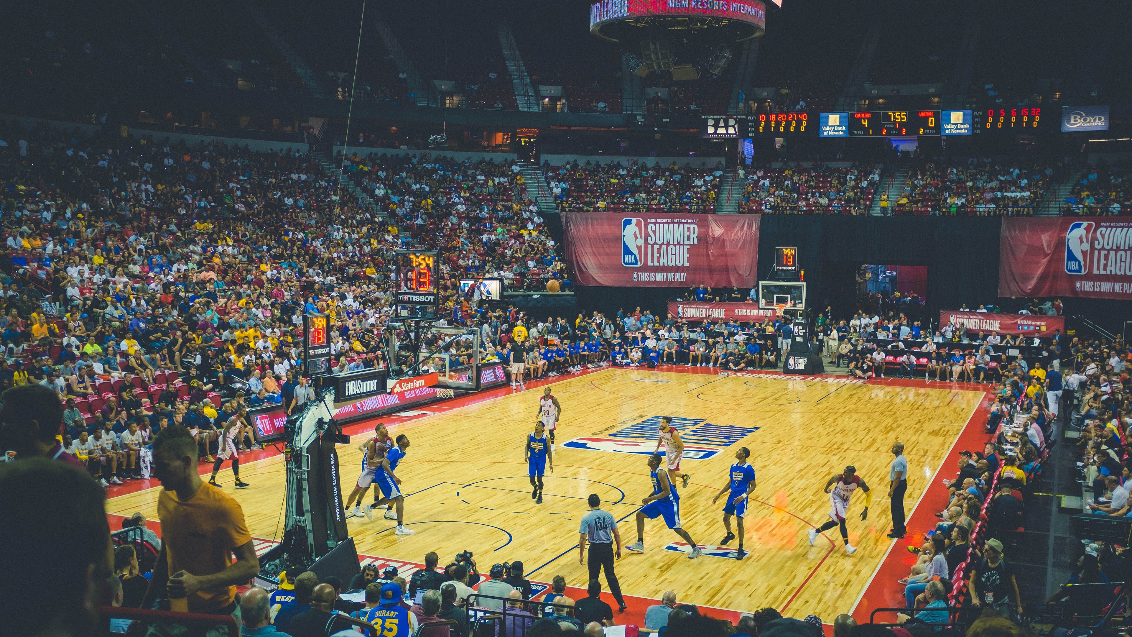 开云·体育官网-史上最激烈“夺冠争夺战”，现场回顾令人热血沸腾，争夺冠军